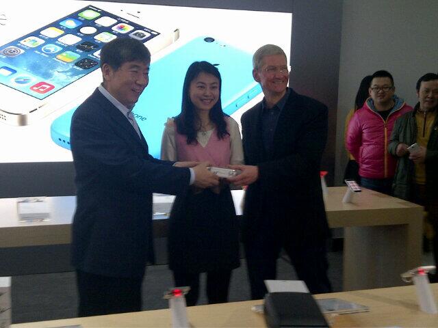 Тим Кук присутствовал на запуске iPhone в China Mobile