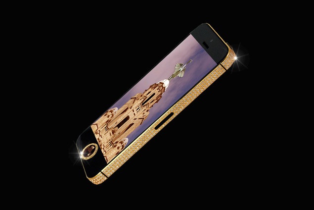 В продаже появился украшенный драгоценностями iPhone за 600 миллионов рублей