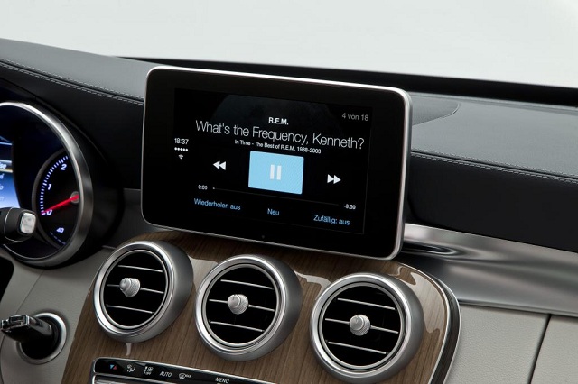 Как выглядит интерфейс CarPlay в Mercedes-Benz C-класса?