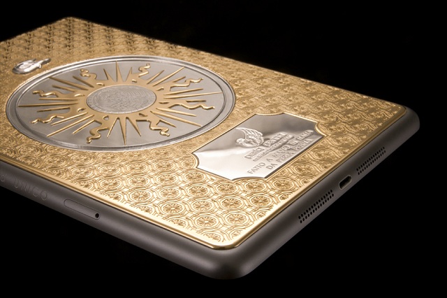Итальянский ювелир создал золотой iPad mini