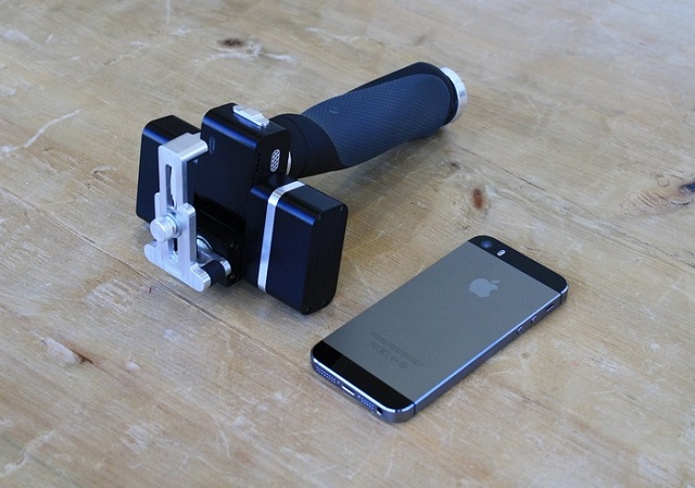 Hando и Elephant Steady — стабилизаторы изображения для iPhone с площадки Kickstarter