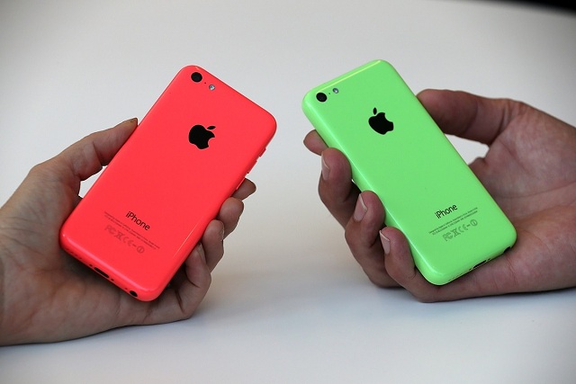 iPhone 5c 8 ГБ появился в российском Apple Store Online