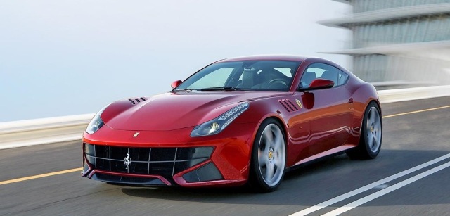 Ferrari FF с поддержкой CarPlay начали отправлять покупателям