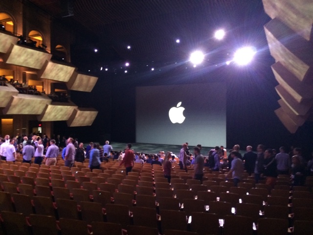 Первые новинки презентации Apple — 4,7- и 5,5-дюймовые iPhone 6