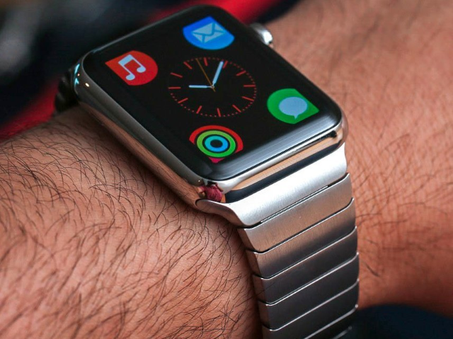 Управлять Apple Watch можно будет прямо с iPhone и iPad