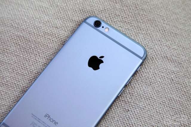 iPhone 6 и iPhone 6 Plus могут принять цвет ваших джинс