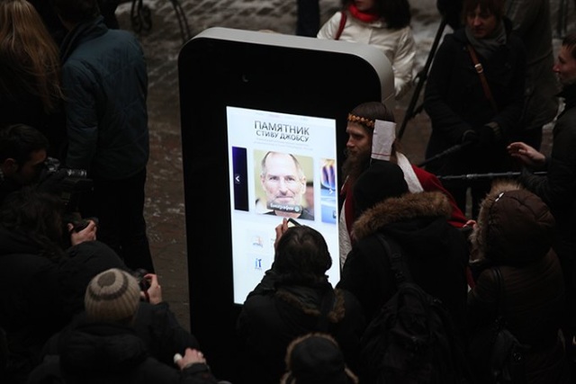 В Санкт-Петербурге демонтировали памятник Стиву Джобсу