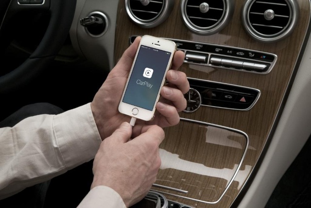 CarPlay портировали на iPhone и iPad