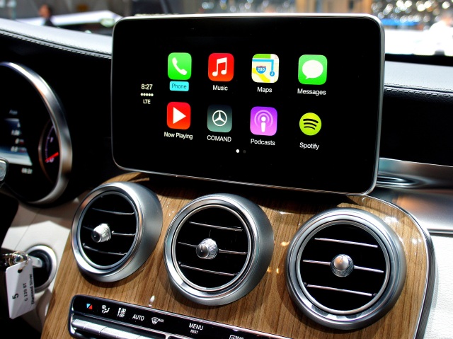 Apple планирует ускорить внедрение CarPlay