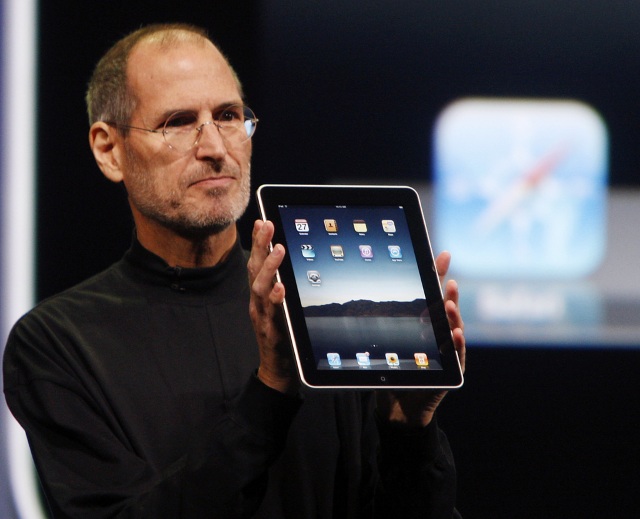 Стив Джобс представил оригинальный iPad пять лет назад