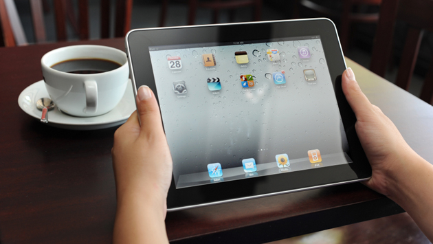 iPad и чашка кофе