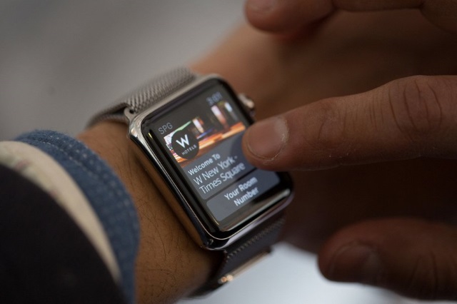 Apple Watch за сутки стали популярнее всех часов под управлением Android Wear