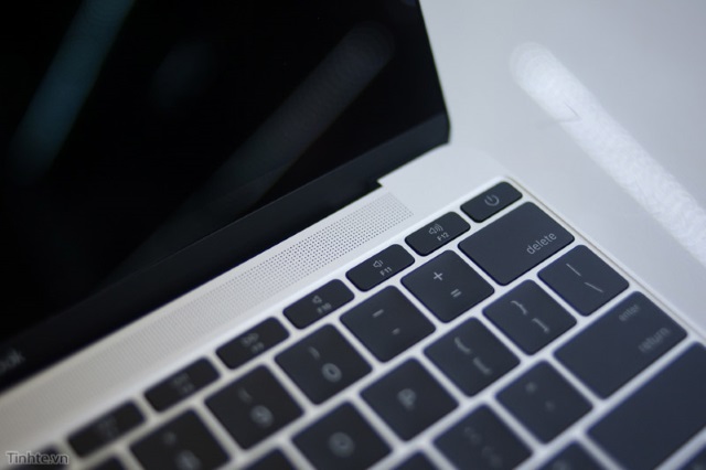 В Сети опубликовано видео распаковки 12-дюймового MacBook с дисплеем Retina