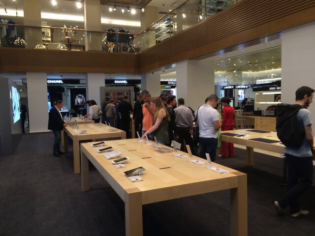 Apple Watch в Apple Shop