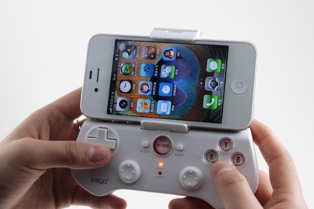 iPEGA 9017S — выводим игры на iPhone на новый уровень