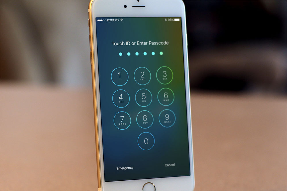 Apple закроет «дыру» в безопасности, используемую ФБР для взлома iPhone террориста