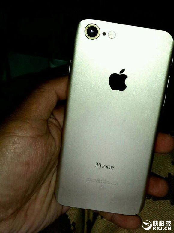 iPhone 7 запечатлели на «живом» фото