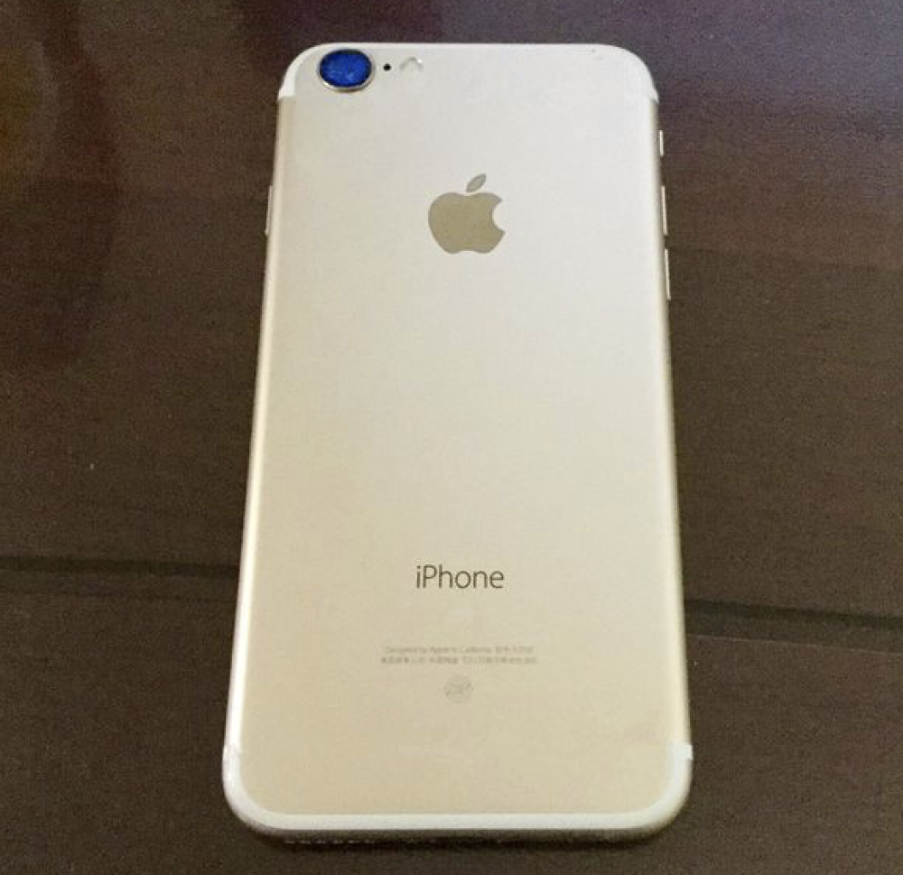 Опубликовано фото собранного iPhone 7 в золотом цвете