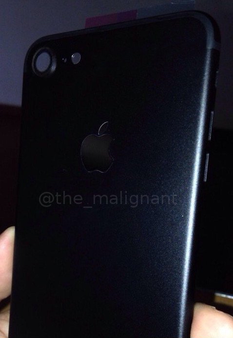 Фотографии iPhone 7 в цвете Space Black