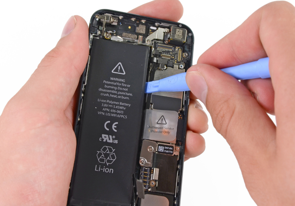 Как заменить аккумулятор на iPhone 5