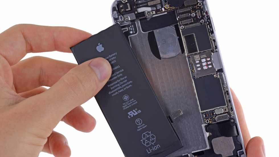 Как заменить аккумулятор на iPhone 6 (2)