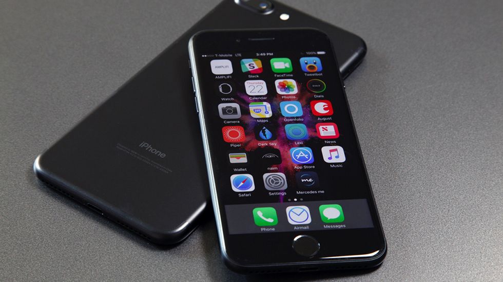 Цена iPhone 7 рухнула до рекордно низкой в России