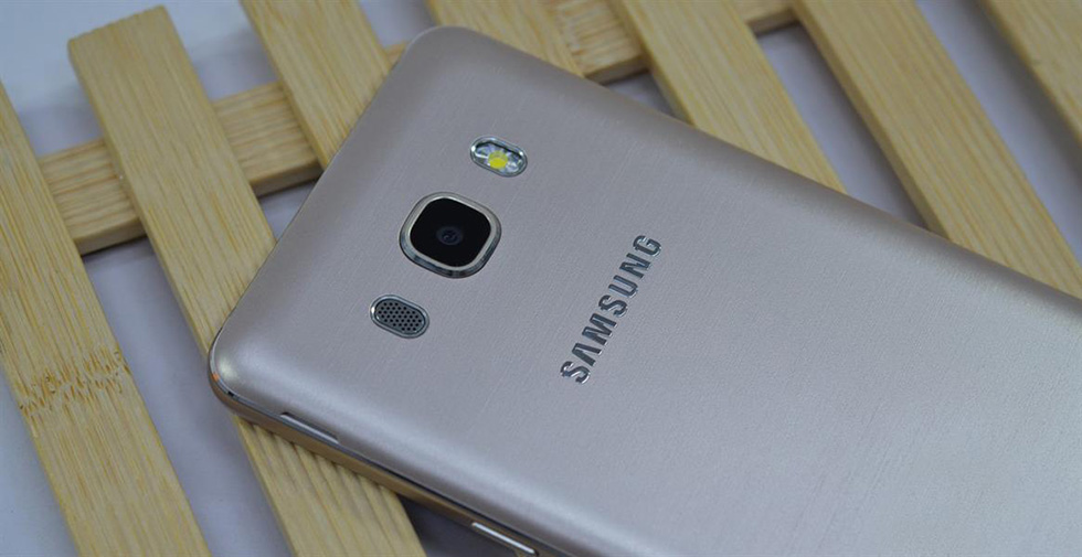 Цена самого популярного смартфона Samsung в России упала до критической отметки