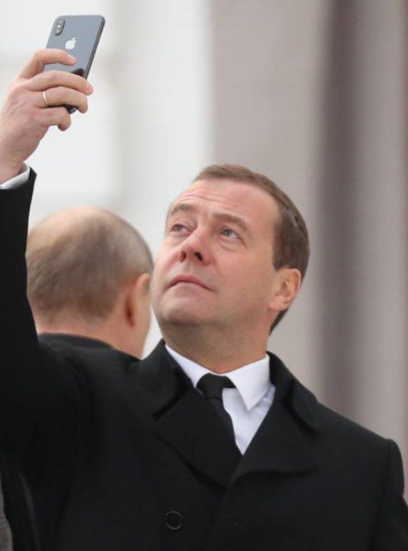 Дмитрий Медведев выбрал новый смартфон — это iPhone X