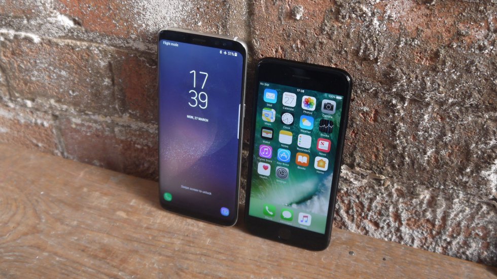 Пользователи Samsung Galaxy более счастливы, чем владельцы iPhone