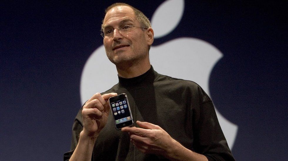 11 лет назад Стив Джобс представил iPhone. Вспоминаем, как это было