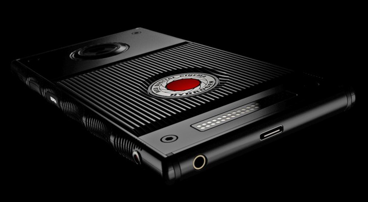 Первый смартфон с голографическим дисплеем Red Hydrogen One поступит в продажу уже летом