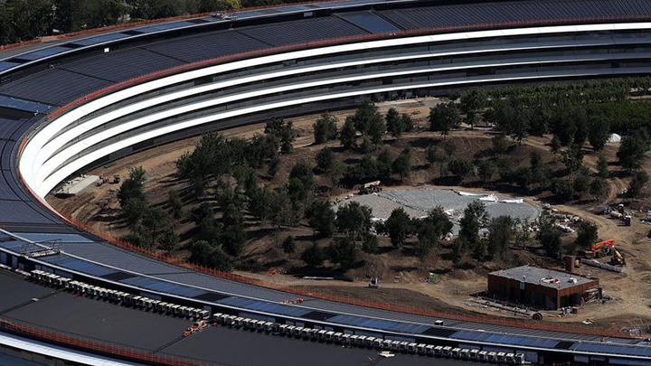 Разработке iOS 12 могут помешать слишком прозрачные стекла в новом кампусе Apple