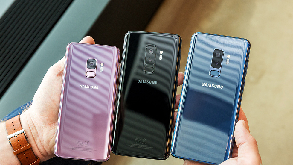 Samsung высмеяла «монобровь» iPhone X во время презентации Galaxy S9