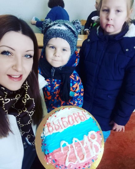 Омичка пришла на выборы с тортом и выиграла iPhone X стоимостью 91 990 рублей