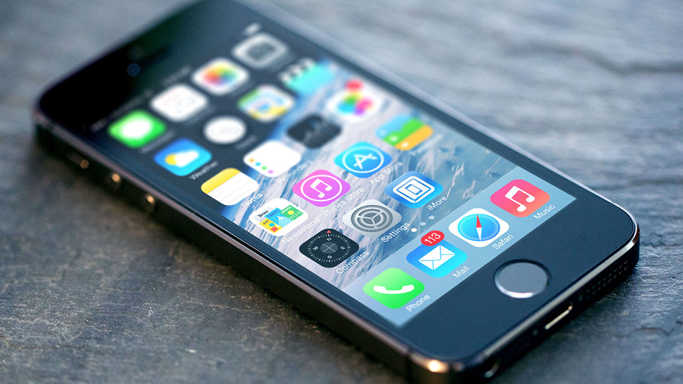 iPhone 5s продолжает бить рекорды популярности в России