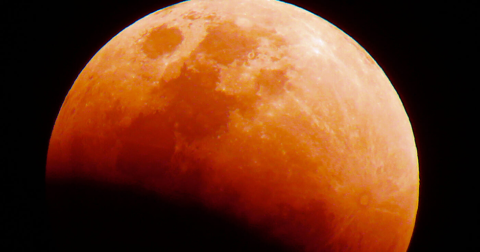 Сегодня над Землей зависнет «Кровавая луна» — как и где увидеть грандиозное лунное затмение 27 июля