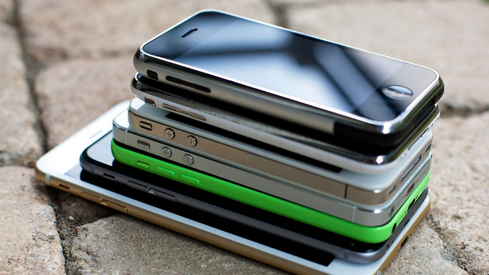 «Связной» бесплатно обменивает несколько старых смартфонов на новый