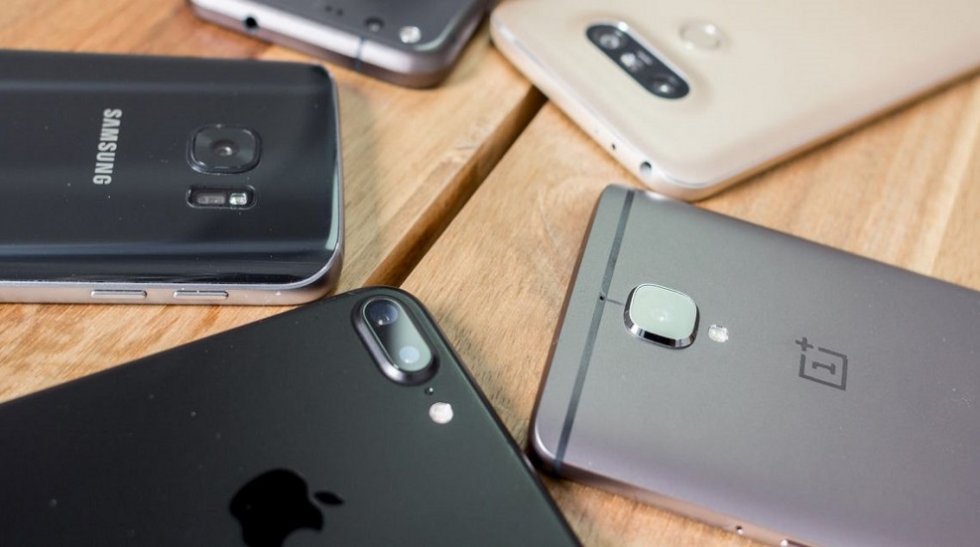 Apple уверенно опередила Huawei и Samsung по выручке от продаж смартфонов в России