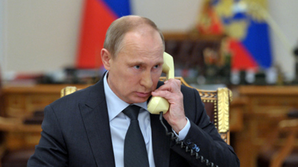 Песков рассказал, почему Путин не пользуется смартфонами