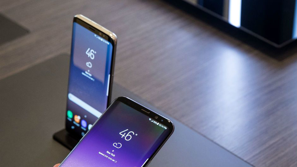 Samsung будет выпускать дешевые смартфоны с эффектно изогнутыми дисплеями в 2019 году