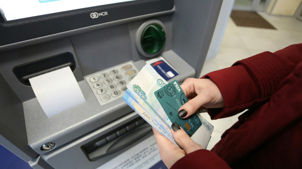 Сбербанк полностью отменит комиссии за денежные переводы