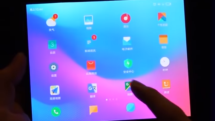 Уникальный складной смартфон Xiaomi показали на «живом» видео