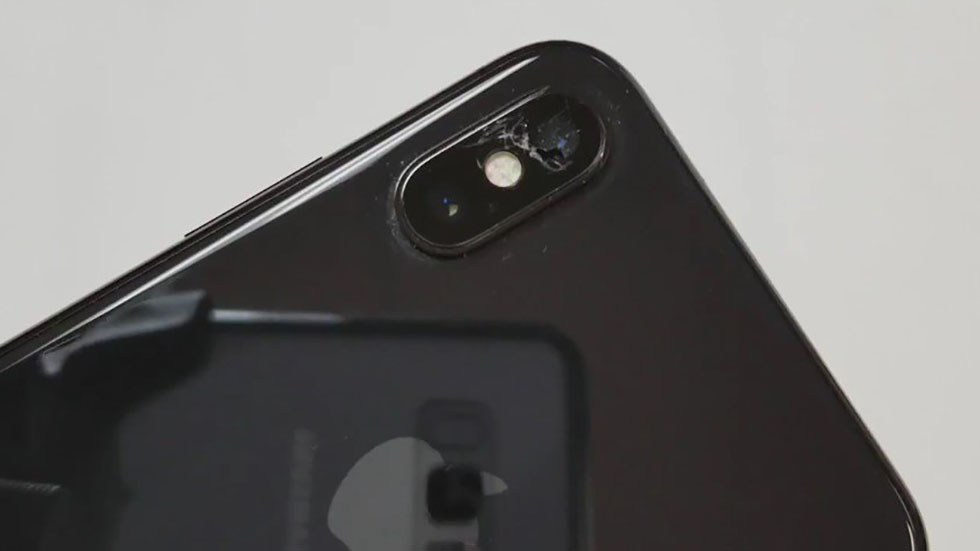 Камера iPhone XS может треснуть сама по себе