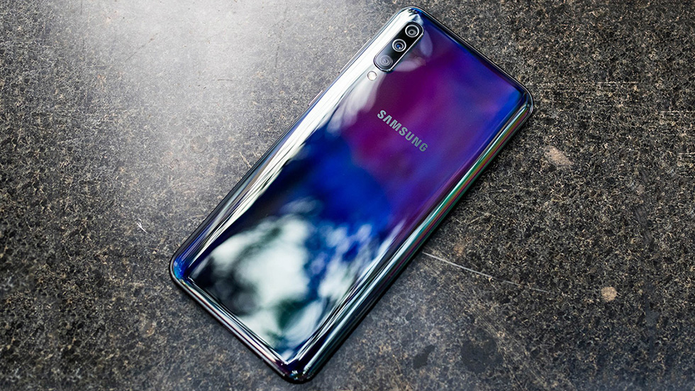 Недорогой Samsung Galaxy A50 со сканером отпечатков в дисплее вышел в России: обзор, характеристики, цена, где купить