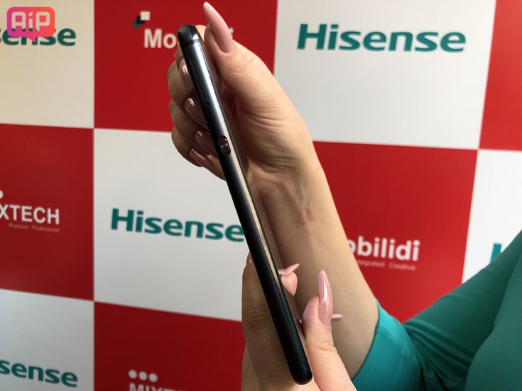 Смартфон с двумя экранами Hisense A6 вышел в России: обзор, характеристики, цена, где купить