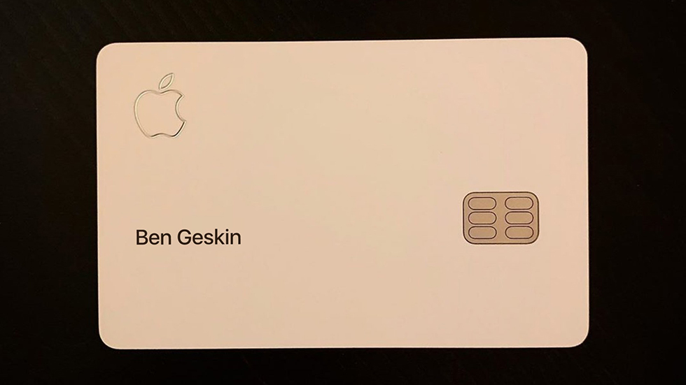 Кредитная карточка Apple Card впервые засветилась на фото