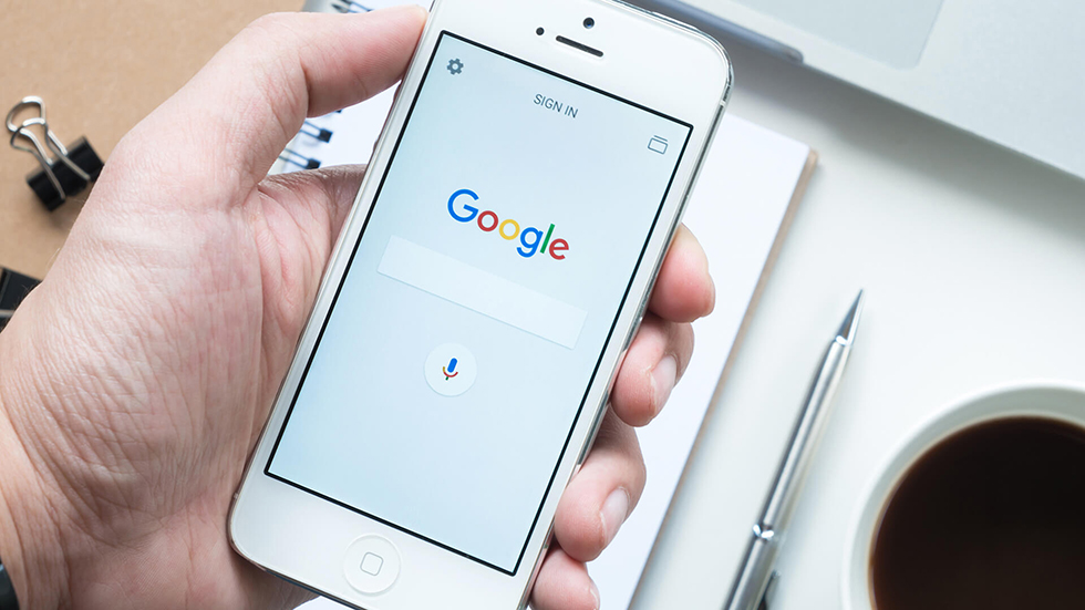 На iPhone и Android-устройствах появится еще больше рекламы Google
